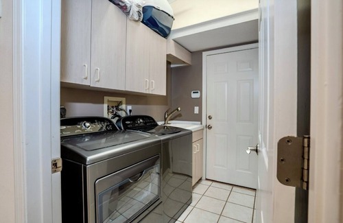 Bee Ridge House | Spacious 4-bedroom house with Heated Pool and lake view in sunny Sarasota