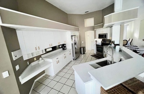 Bee Ridge House | Spacious 4-bedroom house with Heated Pool and lake view in sunny Sarasota