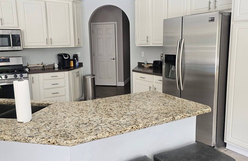 Jonesboro House | Spacious 4-bedroom house near Atlanta Airport with Private Pool Fire Pit & WiFi