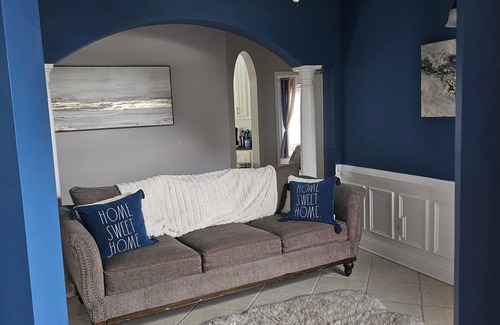 Jonesboro House | Spacious 4-bedroom house near Atlanta Airport with Private Pool Fire Pit & WiFi
