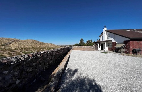 El Paso House | Spacious 4-bedroom house with AC and WiFi in pleasant El Paso