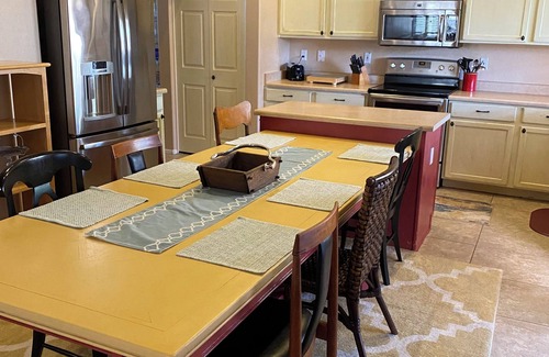 Ashley Heights House | Spacious 4-bedroom house in Gilbert with AC