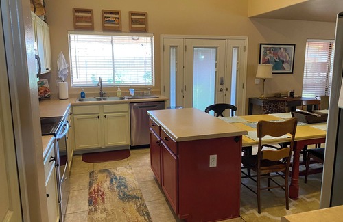 Ashley Heights House | Spacious 4-bedroom house in Gilbert with AC
