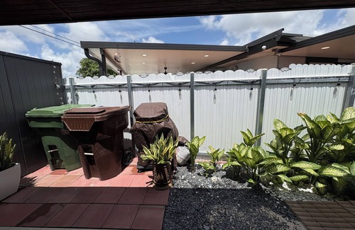 Hialeah House | Spacious 4-bedroom house with WiFi and AC in city 5 minutes from MIA Airport