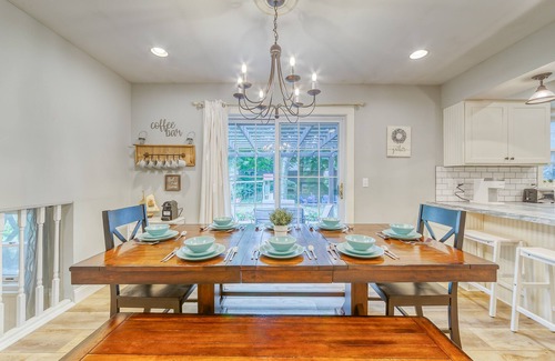 Holland House | SPACIOUS 4 BEDROOM HOUSE NEAR HOLLAND STATE PARK PET FRIENDLY