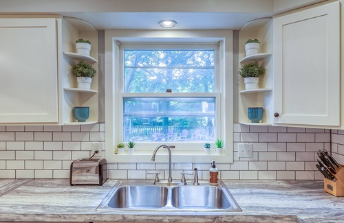 Holland House | SPACIOUS 4 BEDROOM HOUSE NEAR HOLLAND STATE PARK PET FRIENDLY