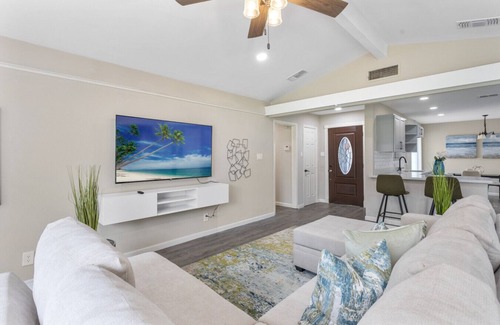 Spring Branch West House | Spacious 4-bedroom house in Prime Location!