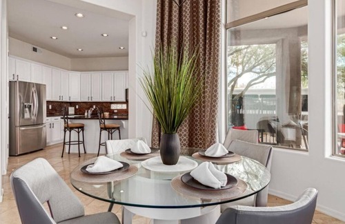 Phoenix House | Spacious 4-bedroom house with Mountain View’s, pool and putting green.