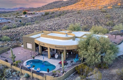 Phoenix House | Spacious 4-bedroom house with Mountain View’s, pool and putting green.
