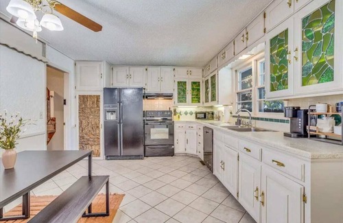 Wichita House | Spacious 4-bedroom house with Pool in great area