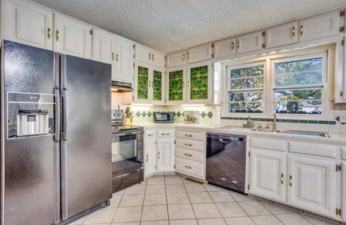 Wichita House | Spacious 4-bedroom house with Pool in great area
