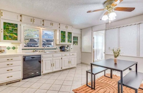 Wichita House | Spacious 4-bedroom house with Pool in great area