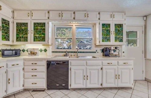 Wichita House | Spacious 4-bedroom house with Pool in great area