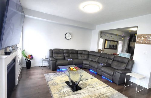 Angus House | Spacious 4 Bedroom House in Angus