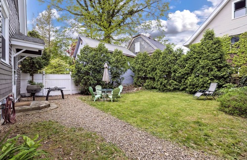 Erie House | Spacious 4-bedroom house in Downtown Erie