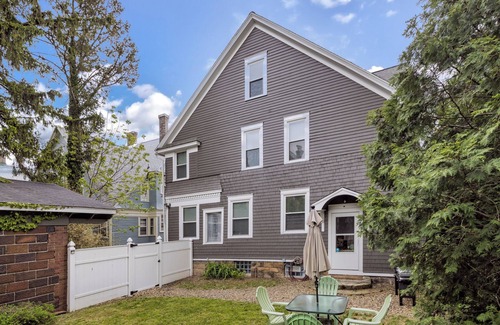 Erie House | Spacious 4-bedroom house in Downtown Erie