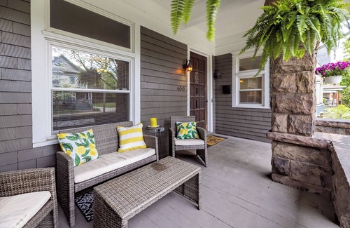 Erie House | Spacious 4-bedroom house in Downtown Erie