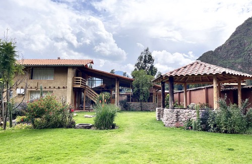 Huaran House | Spacious 4-bedroom house with gardens, maloca, WiFi in Huaran, Valle Sagrado.