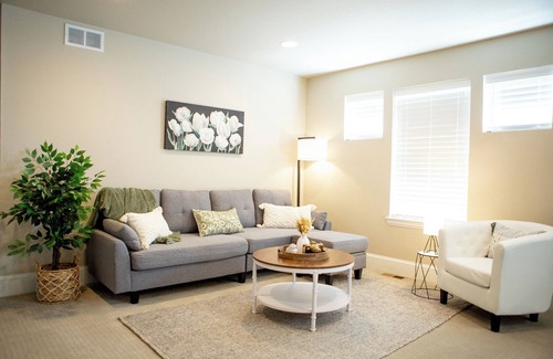Aurora House | Spacious 4-bedroom house with Home Office and Wifi near Southlands Mall