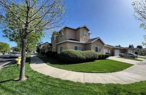 Chico House | Spacious 4-Bedroom House With AC In Chico