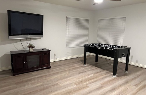 Eastvale House | Spacious 4-bedroom house in terrific Eastvale with WiFi, AC
