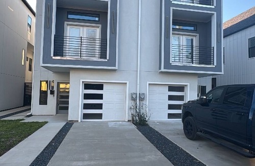West Dallas House | Spacious 4-bedroom house Game Room & Spa in fantastic Dallas 11