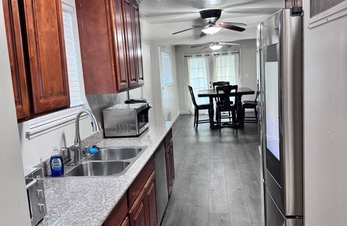 Raisin House | Spacious 4-bedroom house in charming Fresno with WiFi, AC, fitness room.