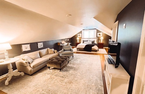 Wendel House | Spacious 4-bedroom house right off turnpike
