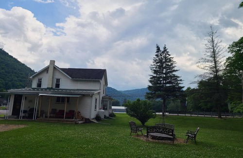 Morris House | Spacious 4 bedroom house near Pine Creek in Morris PA