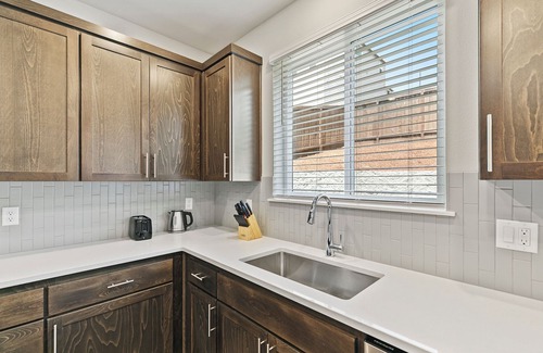 Bull Mountain House | Spacious 4-bedroom house with WiFi and AC in nice Tigard #42375