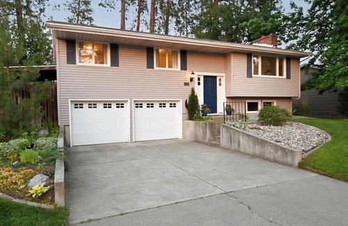 Spokane House | Spacious 4-bedroom in Spokane with Outdoor Entertainment + 2 outdoor playsets