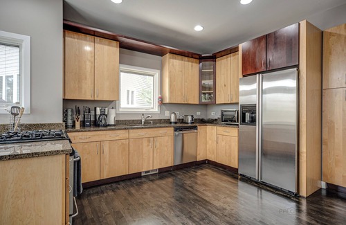 Lake Shangrila House | Spacious 4-bedroom Lake house with fitness room, sauna, optional pontoon boat