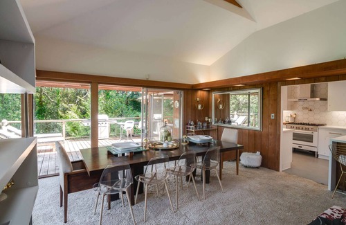 Oakmore House | Spacious 4-bedroom Mid Century Modern Marvel in the Hills