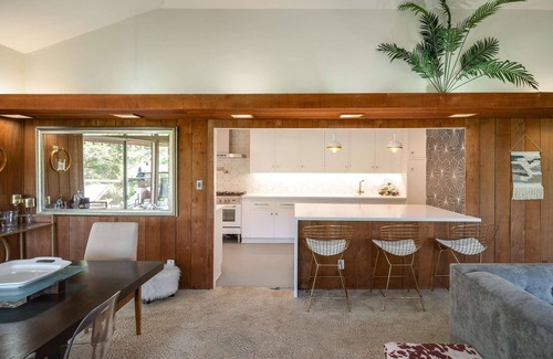 Oakmore House | Spacious 4-bedroom Mid Century Modern Marvel in the Hills