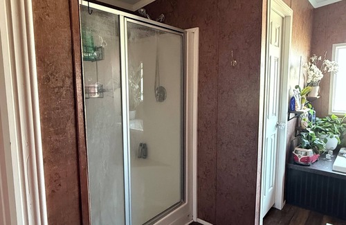 Midland House | Spacious 4-bedroom mobile home Midland