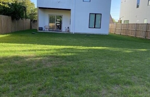 West Dallas House | Spacious 4-bedroom modern and lux home 5 minutes from downtown dallas