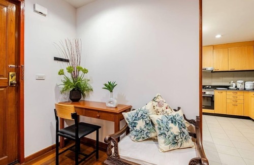 Asoke Apartment | Spacious 4-bedroom Penthouse.8 min to BTS. Next to Emsphere. Elevator+Wheelchair