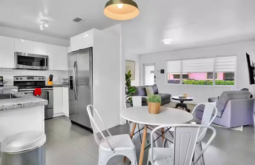 Buena Vista House | Spacious 4 Bedroom Pool-HotTub-MiniGolf-BBQ