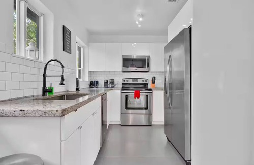 Buena Vista House | Spacious 4 Bedroom Pool-HotTub-MiniGolf-BBQ