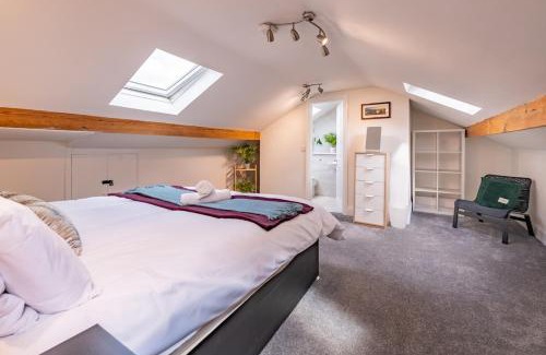 Chapel Allerton House | Spacious 4-BedRoom Retreat in Chapel Allerton