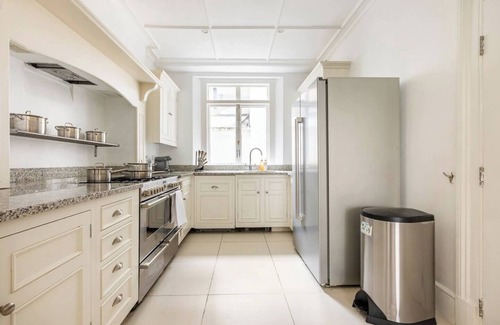 Westminster House | Spacious 4 Bedroom Royal Villa next to Buckingham Palace