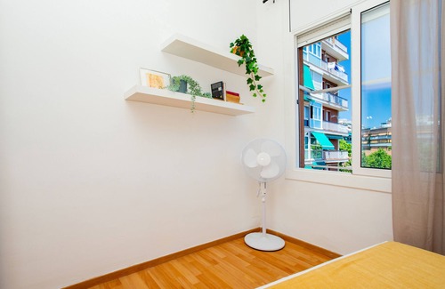 el Camp d'en Grassot i Gracia Nova Apartment | Spacious 4-Bedroom Sagrada Familia View