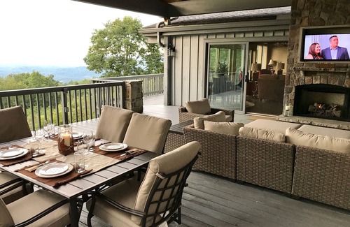 Highlands House | Spacious 4 Bedroom Sleeps 12 Luxury Mountaintop Home