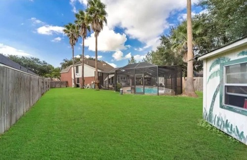 Barker House | Spacious 4-bedroom Spa Pool Enclosure king bed Safe Peaceful Houston