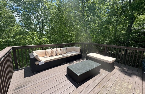Bushkill House | Spacious 4-bedroom townhome with WiFi, AC in wonderful Saw Creek