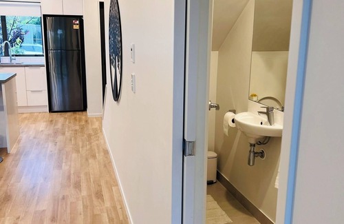 Manurewa House | Spacious 4-bedroom townhome with AC, WiFi in charming Auckland