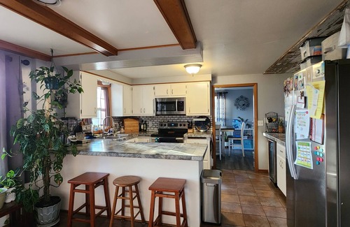 Ashwaubenon House | Spacious 4-bedroom home next to Lambeau Field