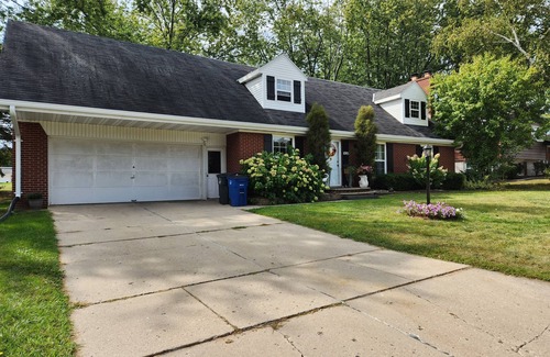 Ashwaubenon House | Spacious 4-bedroom home next to Lambeau Field