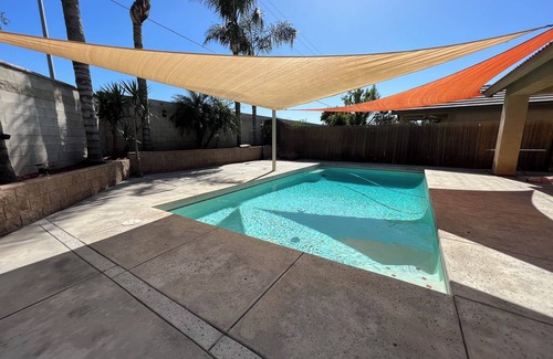Pumpkin Center House | Spacious 4-bedroom house with pool, fwy access in charming Bakersfield