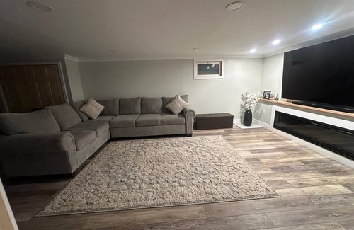 Farmingdale House | Spacious 4-bedroom townhome, 5 min walk from Bethpage Black